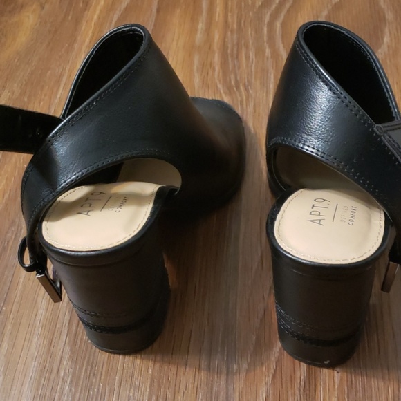 Peep toe heels. - Picture 2 of 5